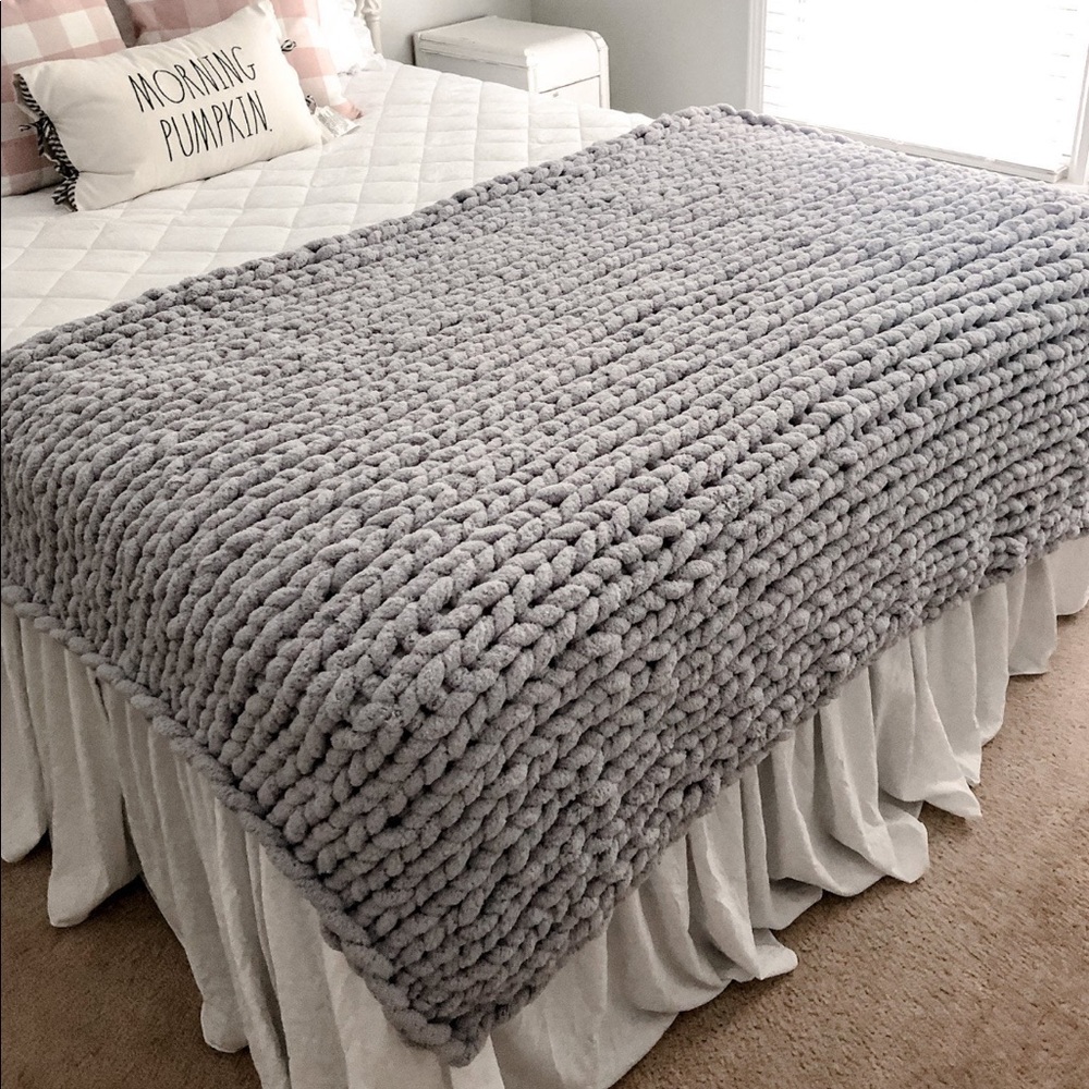 NEW! Handmade Pale Gray Chunky Knit Blanket ▫️